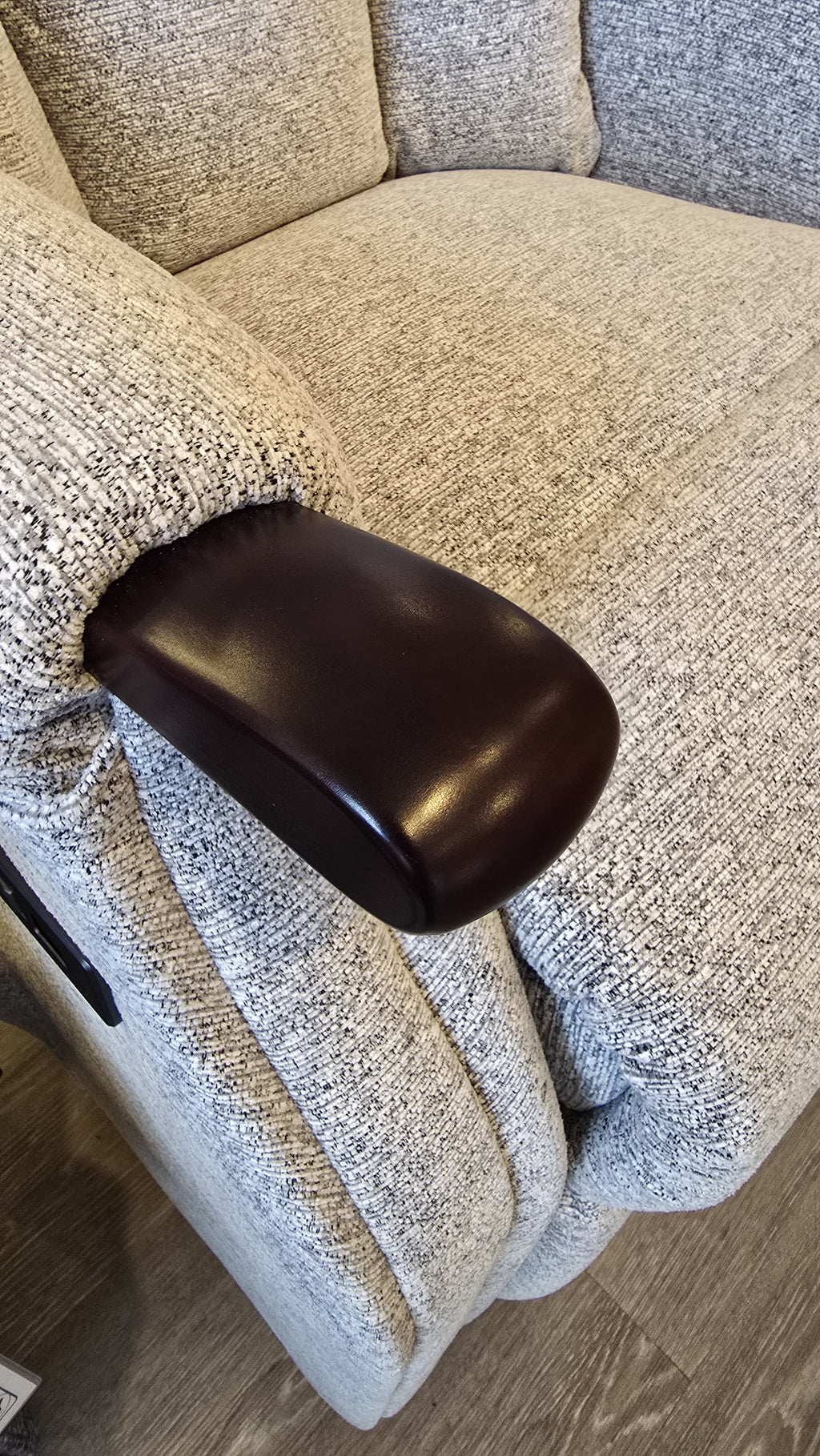 Celebrity Canterbury Grande Cloud Zero - 5 Motor with Head & Lumbar Riser Recliner with Mahogany Knuckles in Eden Softcloth
