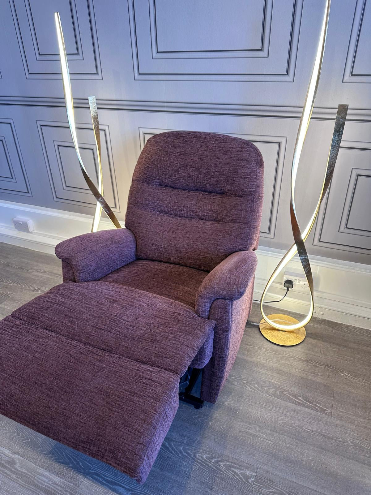 Sherborne Baumont Petite EX LOAN Riser Recliner