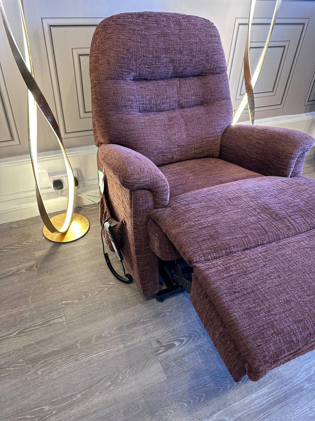 Sherborne Baumont Petite EX LOAN Riser Recliner