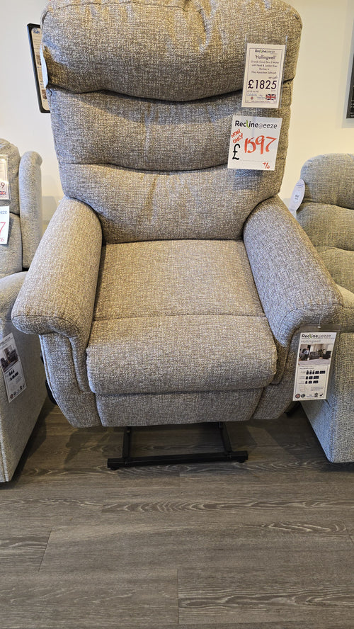 Celebrity Hollingwell Grande Cloud Zero 5 Motor with Headrest & Lumbar Riser Recliner in Filey Aquaclean Softcloth
