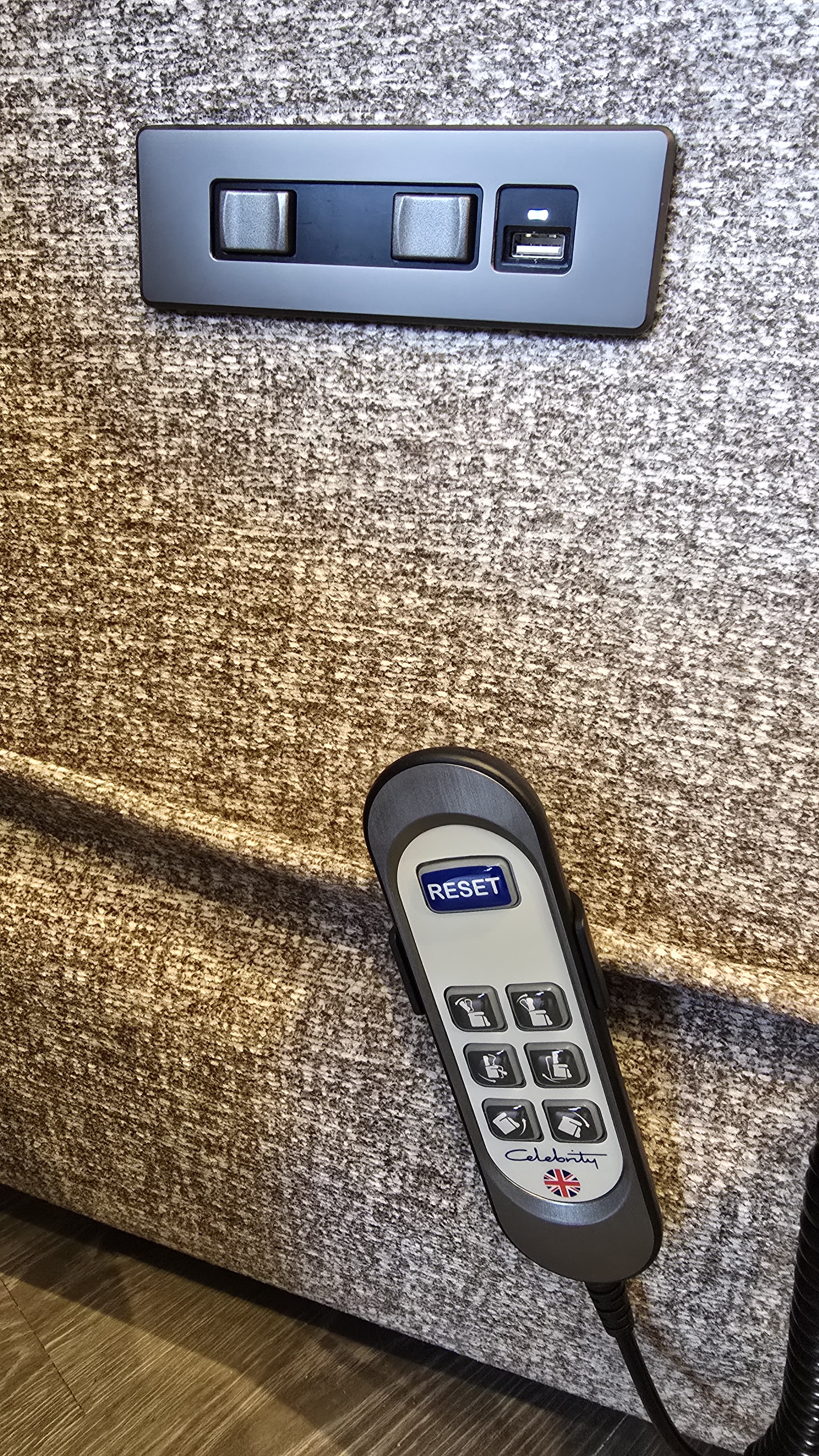 Celebrity Hollingwell Grande Cloud Zero 5 Motor with Headrest & Lumbar Riser Recliner in Filey Aquaclean Softcloth