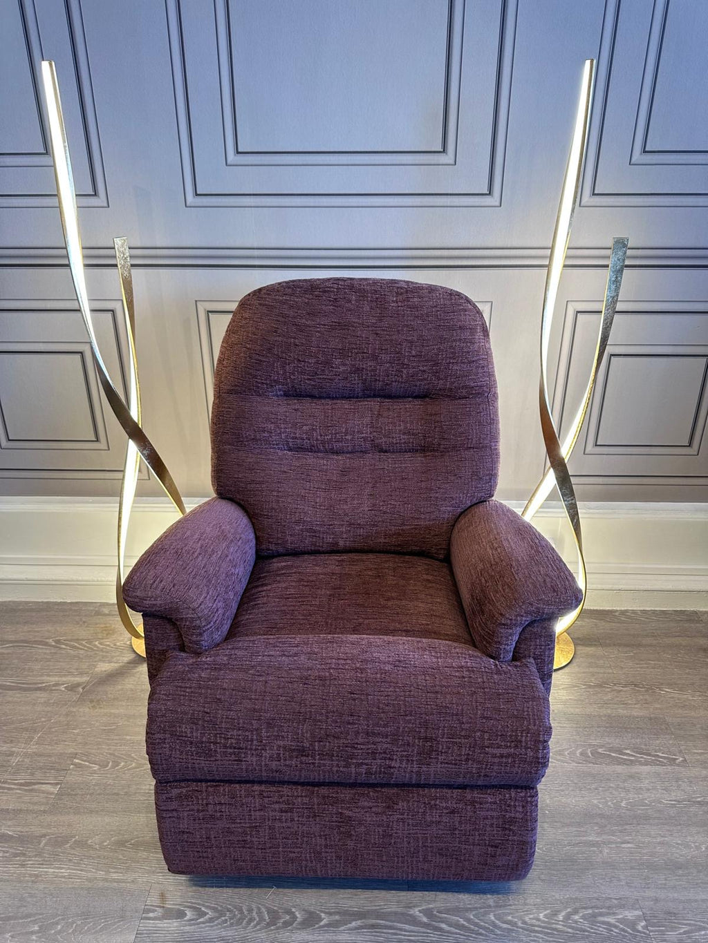 Sherborne Baumont Petite EX LOAN Riser Recliner