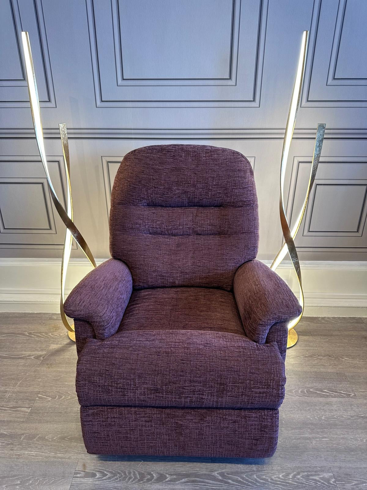 Sherborne Baumont Petite EX LOAN Riser Recliner